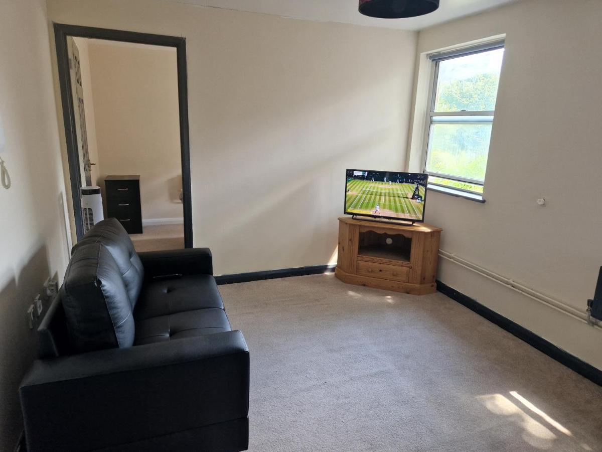 Maidstone Heights III - 1 Bedroom In Maidstone! Exterior photo